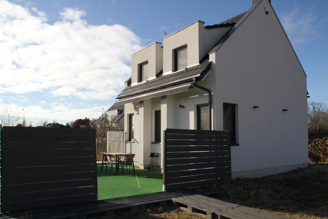 Dworek Leba I Domki Ranczo Itrich Exterior foto